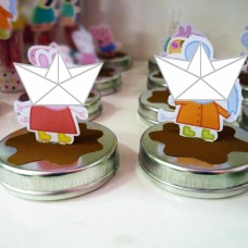 Latinha com aplique 3d